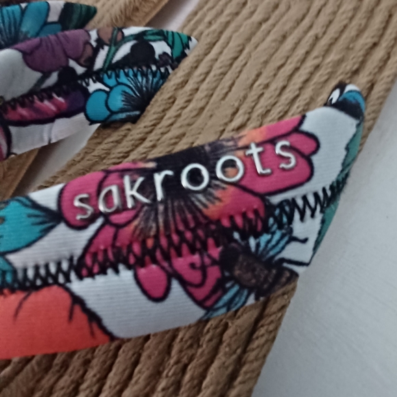NWOT Sakroots Tropical Print Stretch Fabric Flip Flops Sandals - Women's Size 7 - Picture 4 of 6